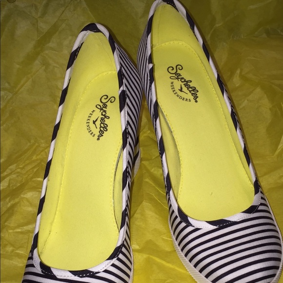 🌷🌷Seychelles Striped Wedges - Picture 4 of 6